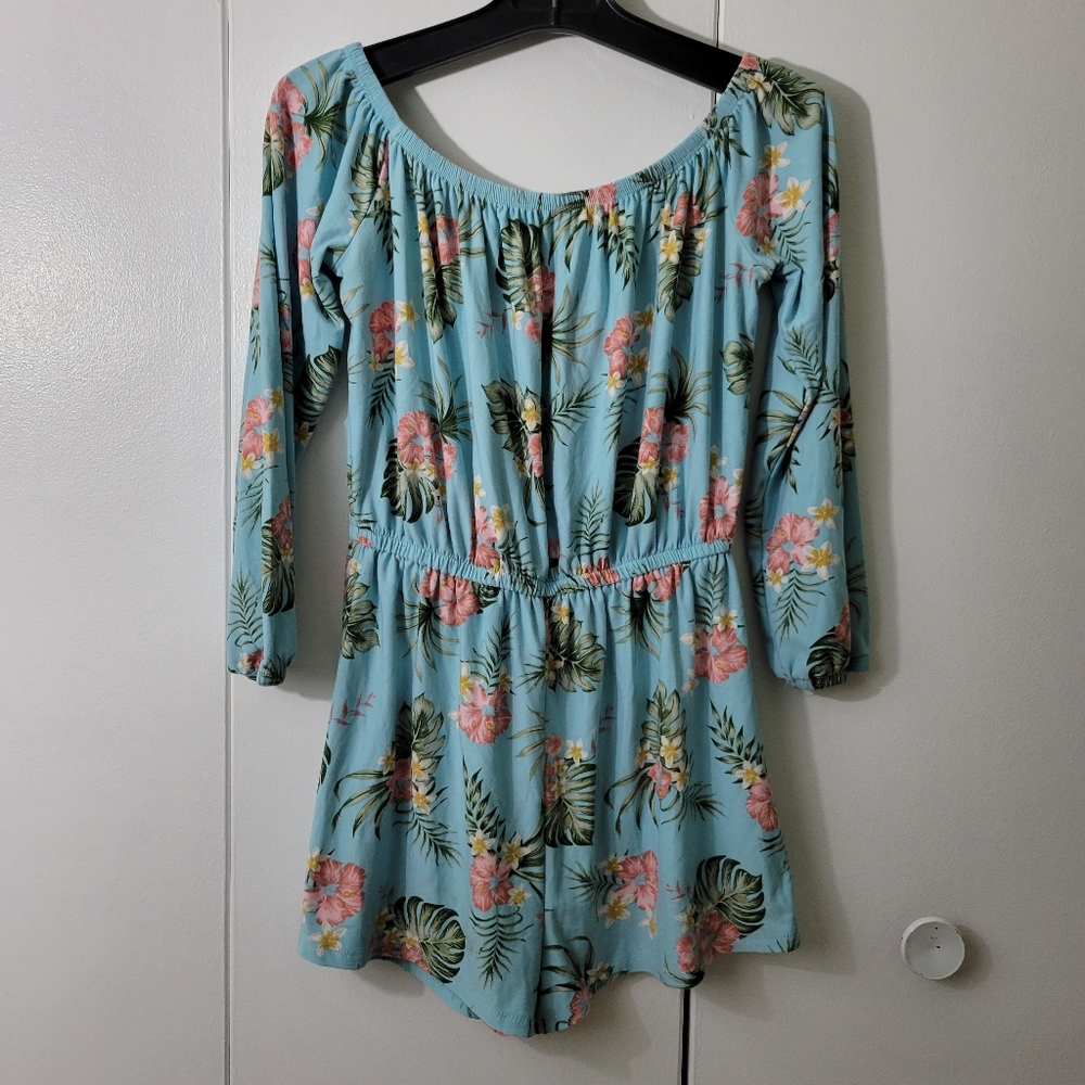 Really cute and super soft one piece short set. Bodysuit. Size Medium.